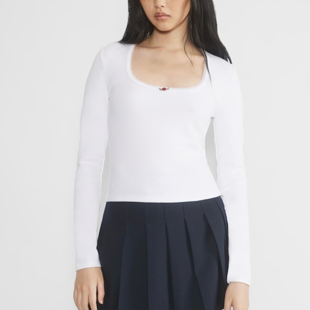 NWT Aritzia Best Hug Shortcake Long Sleeved Rib Knit T Shirt with lace trim